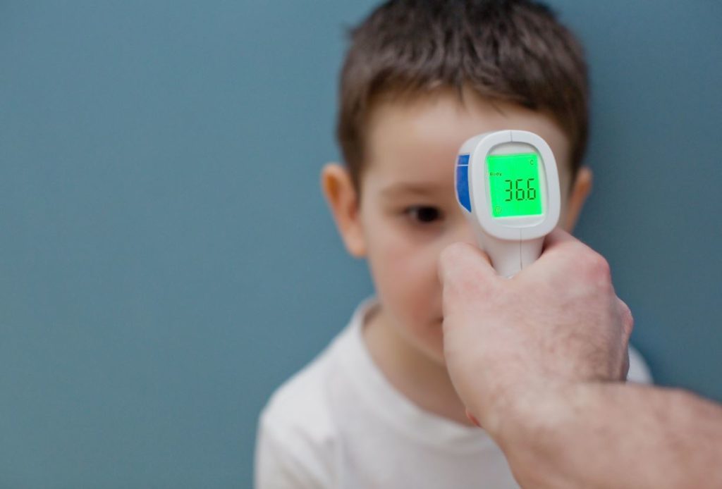IDOIT Termometro Professionale Termometro febbre infrarossi a distanza  Termometro digitale frontale Memoria 99 letture per Adulti Neonati Bambini